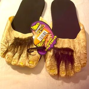 NWT Halloween Hairy feet